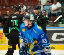 Hokejisti HK Olimpija med prijateljsko tekmo proti VSV Beljak.